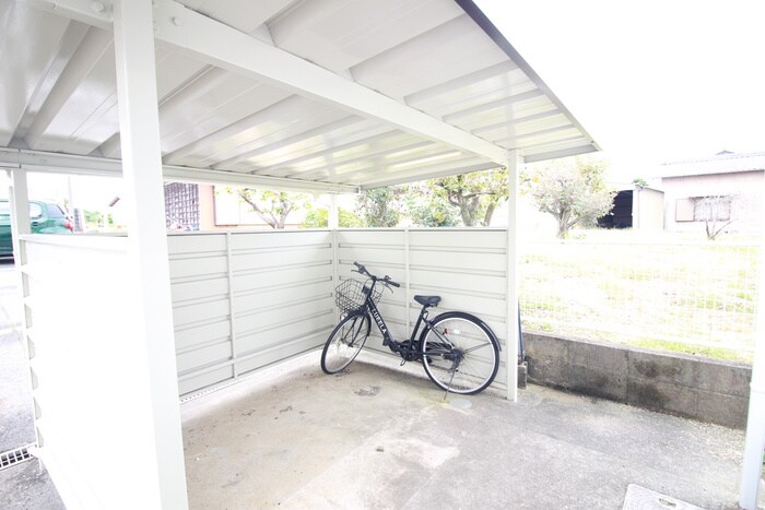 物件外観写真3　(駐輪場)