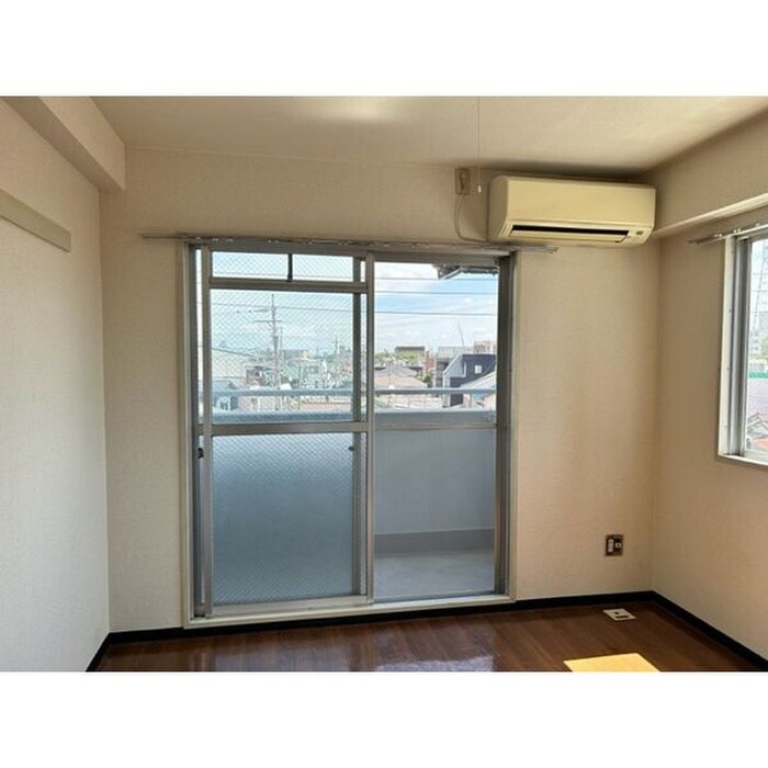 物件内観写真4　(居室)