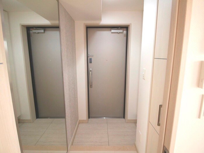 物件内観写真7　(玄関)