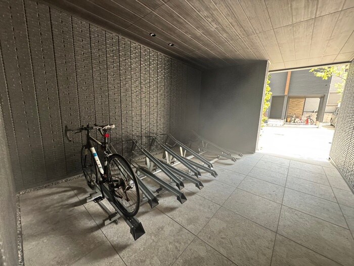 物件外観写真3　(駐輪場)