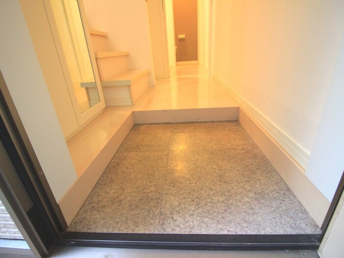 物件内観写真13　(玄関)