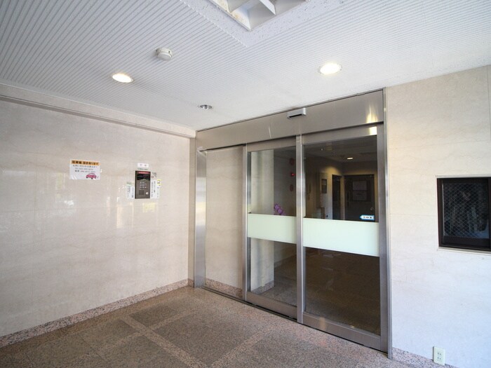 物件外観写真4　(エントランス部分)