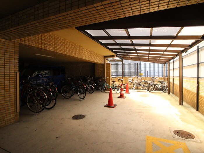 物件外観写真5　(駐輪場)