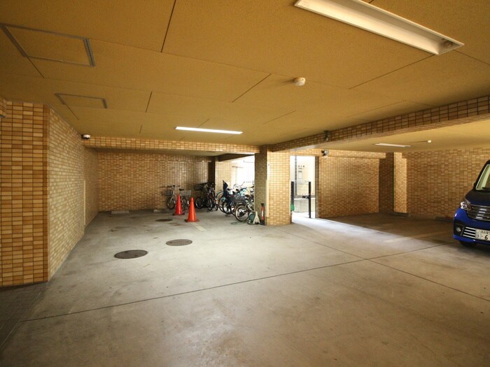 物件外観写真6　(駐車場)