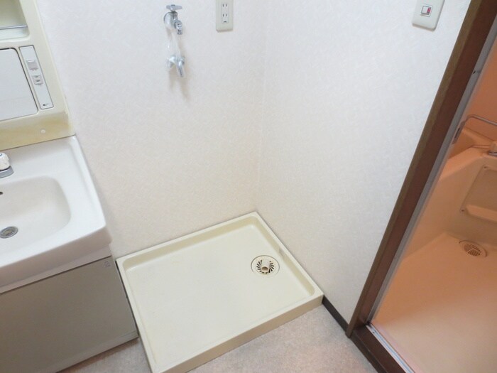 物件内観写真14　(洗濯機置場)