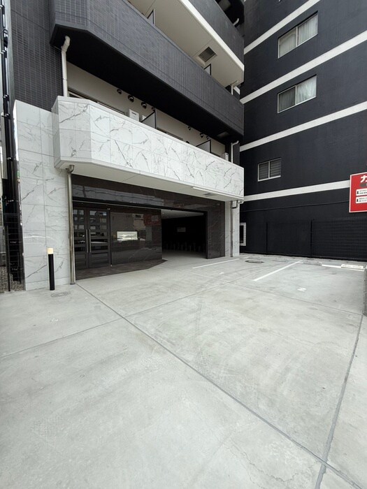 物件外観写真2　(駐車場)