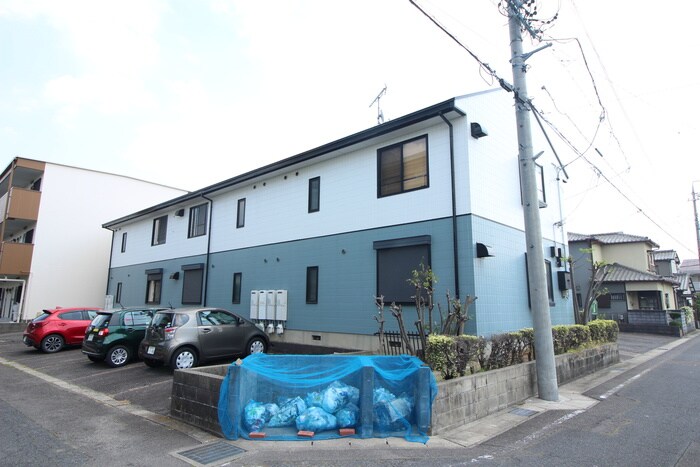 物件外観写真3　(駐車場)