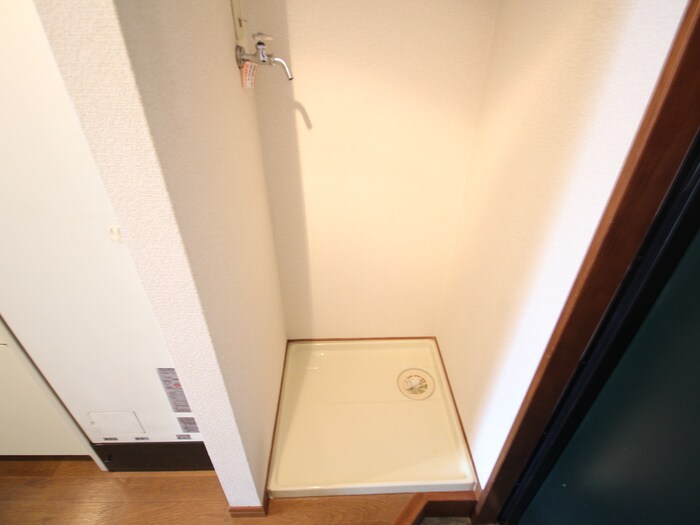 物件内観写真16　(洗濯機置場)