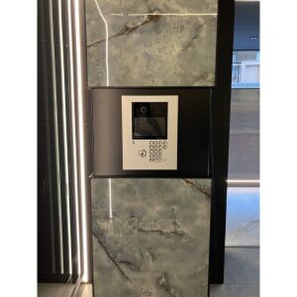 物件外観写真5　(エントランス部分)