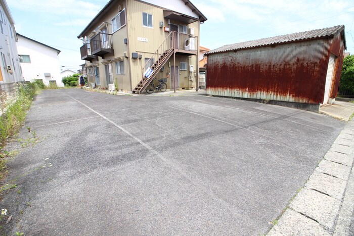 物件外観写真6　(駐車場)