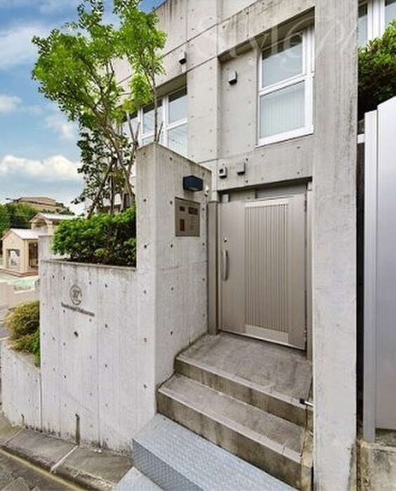 物件外観写真4　(エントランス部分)