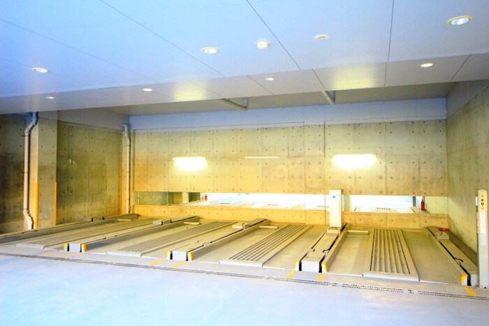 物件外観写真5　(駐車場)