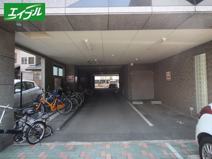 物件外観写真2　(駐車場)