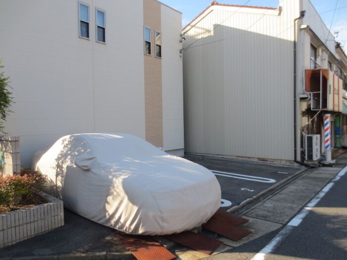 物件外観写真3　(駐車場)