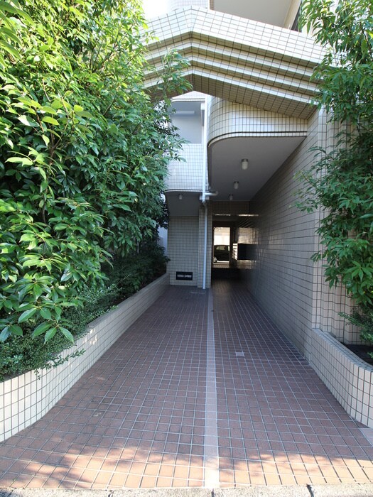 物件外観写真5　(エントランス部分)