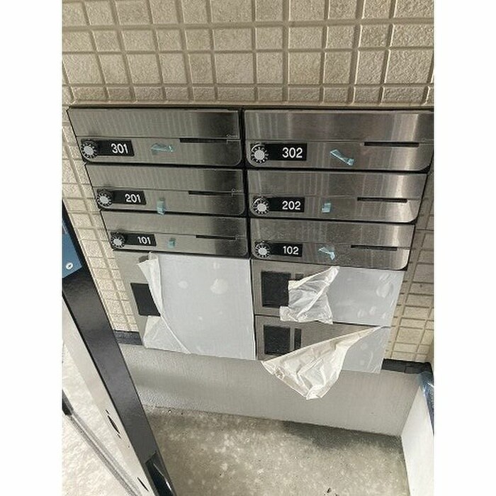 物件外観写真5　(エントランス部分)