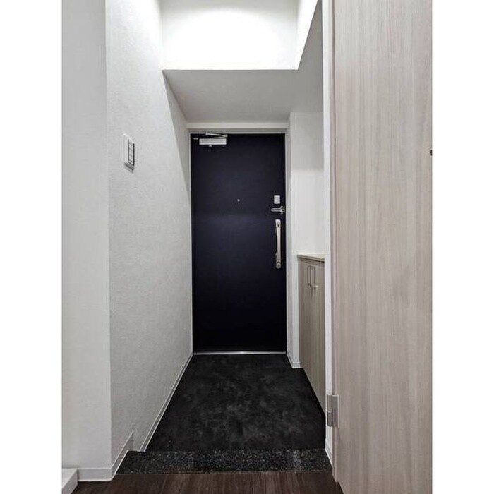 物件内観写真16　(玄関)