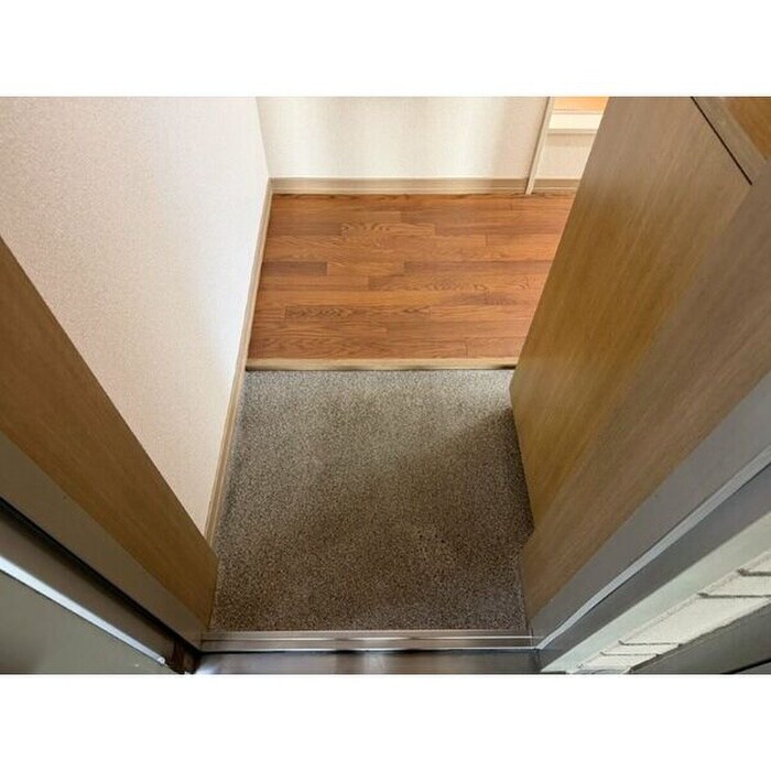 物件内観写真7　(玄関)