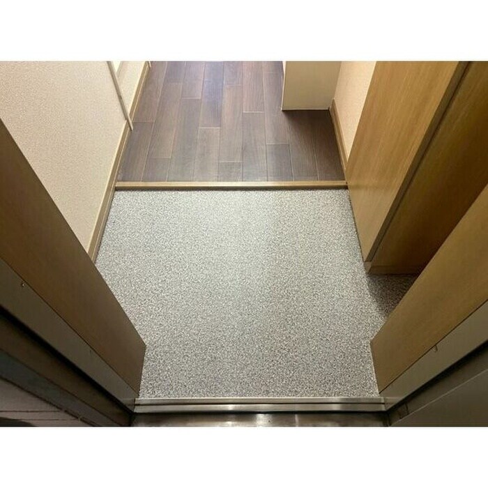 物件内観写真7　(玄関)