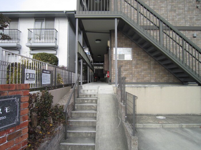 物件外観写真3　(エントランス部分)