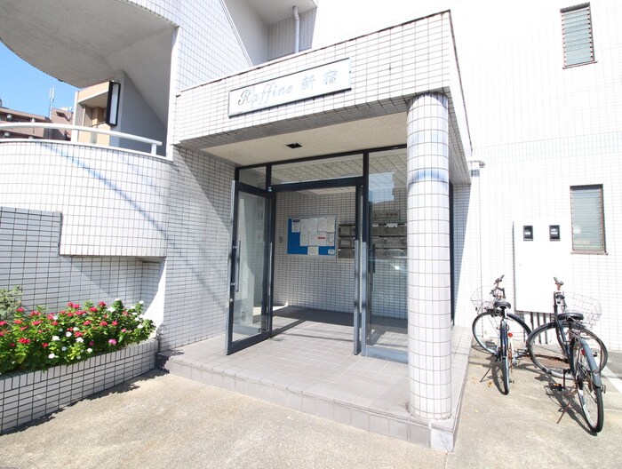 物件外観写真4　(エントランス部分)