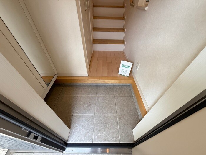 物件内観写真16　(玄関)