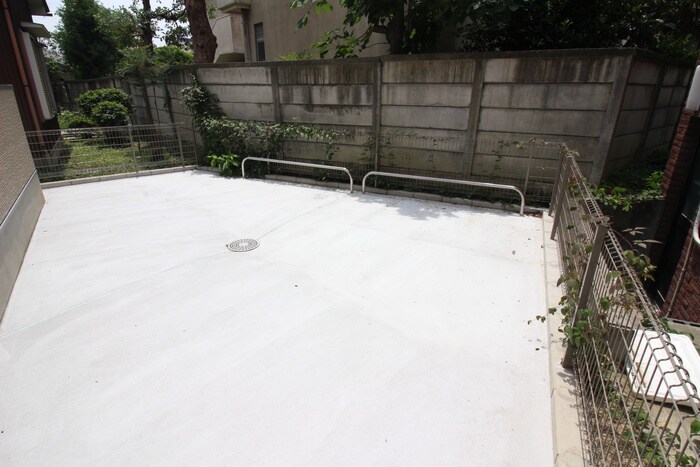 物件外観写真5　(駐輪場)