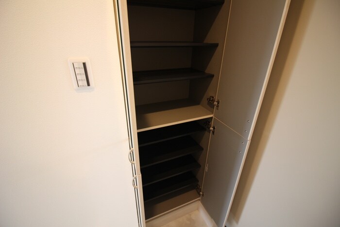 物件内観写真18　(靴箱)