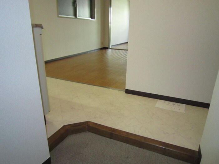 物件内観写真7　(玄関)