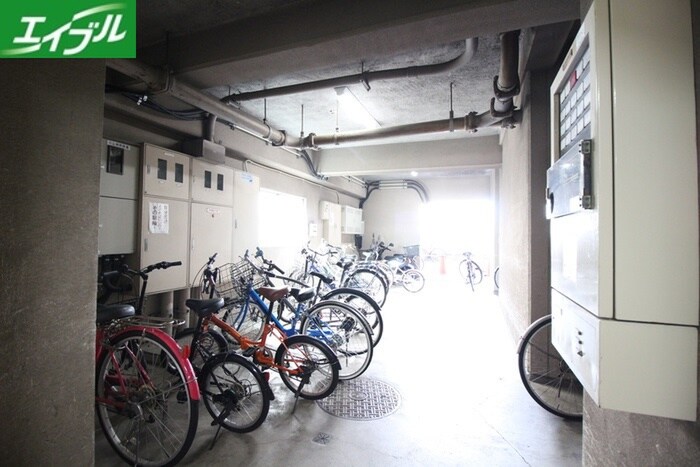 物件外観写真4　(駐輪場)