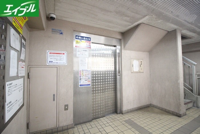 物件外観写真6　(エントランス部分)