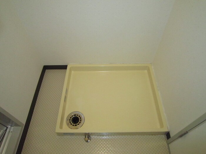 物件内観写真11　(洗濯機置場)