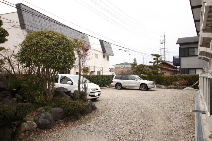 物件外観写真4　(駐車場)