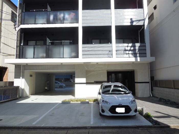 物件外観写真4　(駐車場)