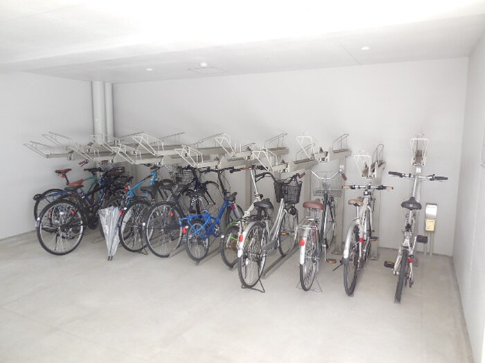 物件外観写真5　(駐輪場)