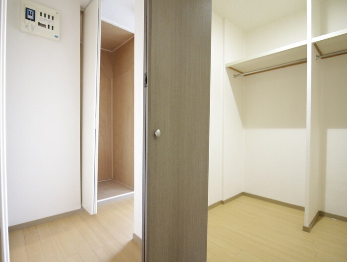 物件内観写真16　(廊下)