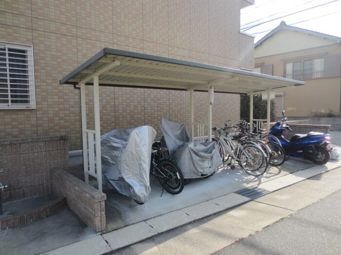 物件外観写真3　(駐輪場)