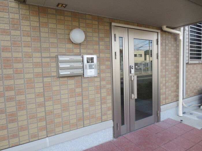 物件外観写真6　(エントランス部分)