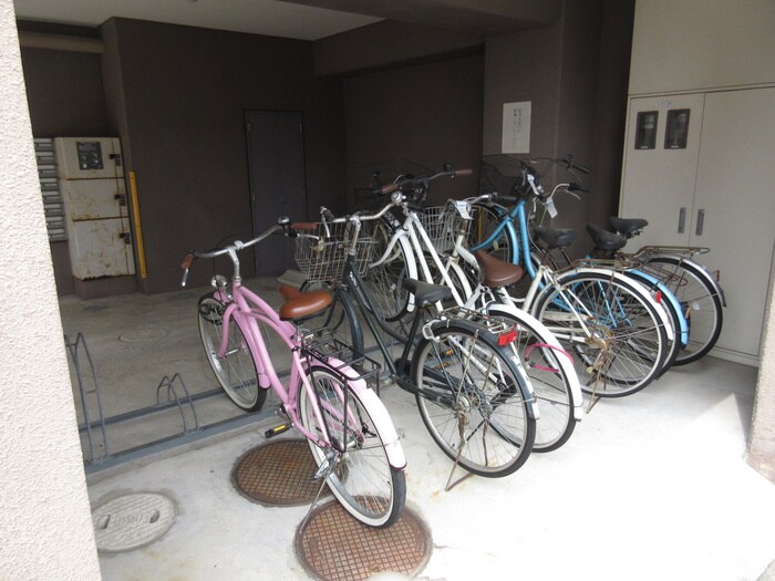 物件外観写真4　(駐輪場)