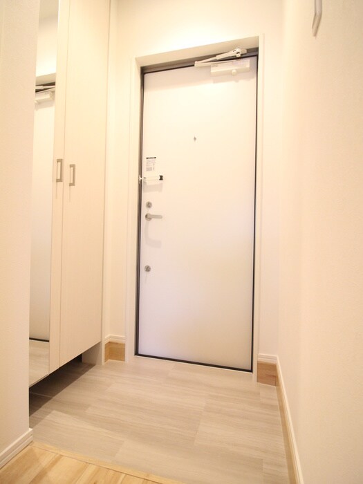 物件内観写真17　(玄関)