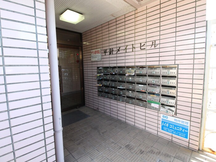 物件外観写真4　(エントランス部分)