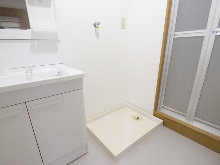 物件内観写真15　(洗濯機置場)