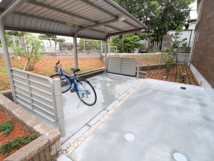物件外観写真5　(駐輪場)