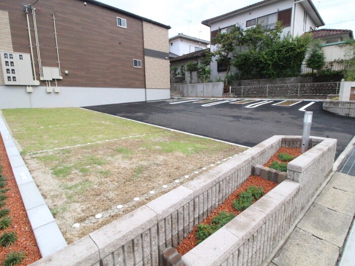 物件外観写真6　(駐車場)