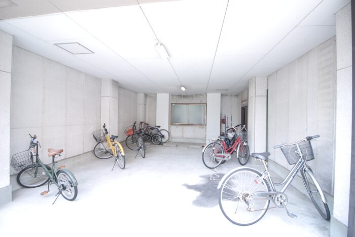 物件外観写真5　(駐輪場)