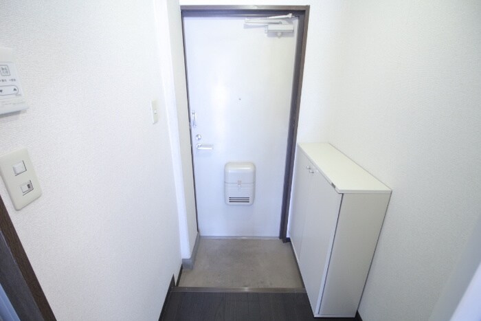 物件内観写真13　(玄関)