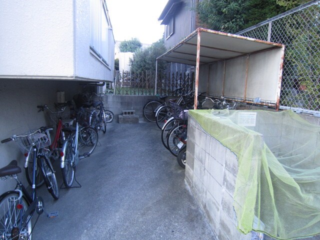 物件外観写真3　(駐輪場)