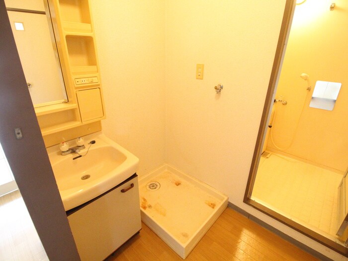 物件内観写真11　(洗濯機置場)