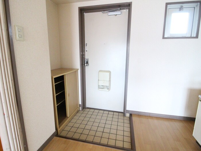 物件内観写真16　(玄関)