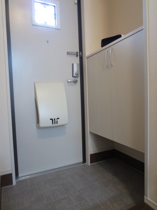 物件内観写真8　(玄関)